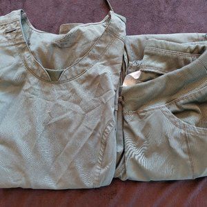 CHEROKEE INFINITY Scrub top and pant - Size S, Olive